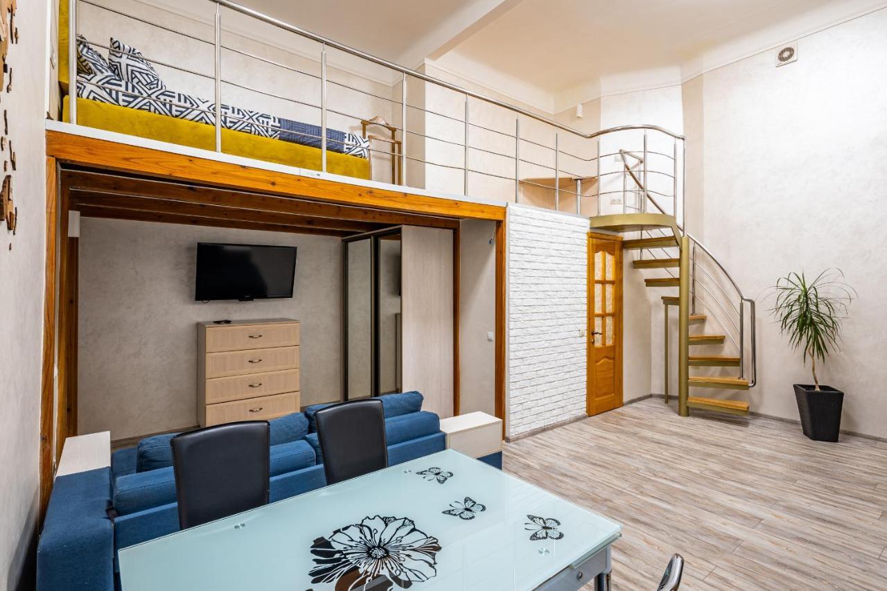 Apartment On Kovzhuna Street リヴィウ エクステリア 写真