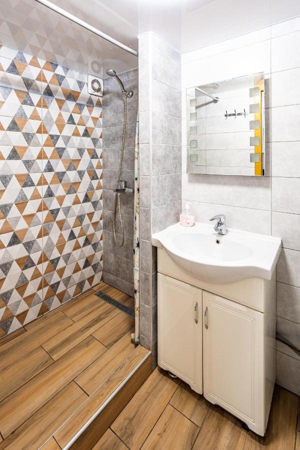 Apartment On Kovzhuna Street リヴィウ エクステリア 写真