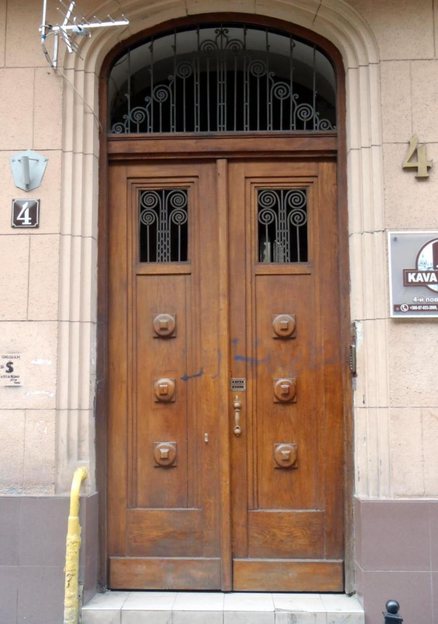 Apartment On Kovzhuna Street リヴィウ エクステリア 写真